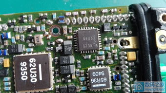 摩托羅拉軍刀對講機拆解維修 探索美國軍用通信設備的內(nèi)部世界